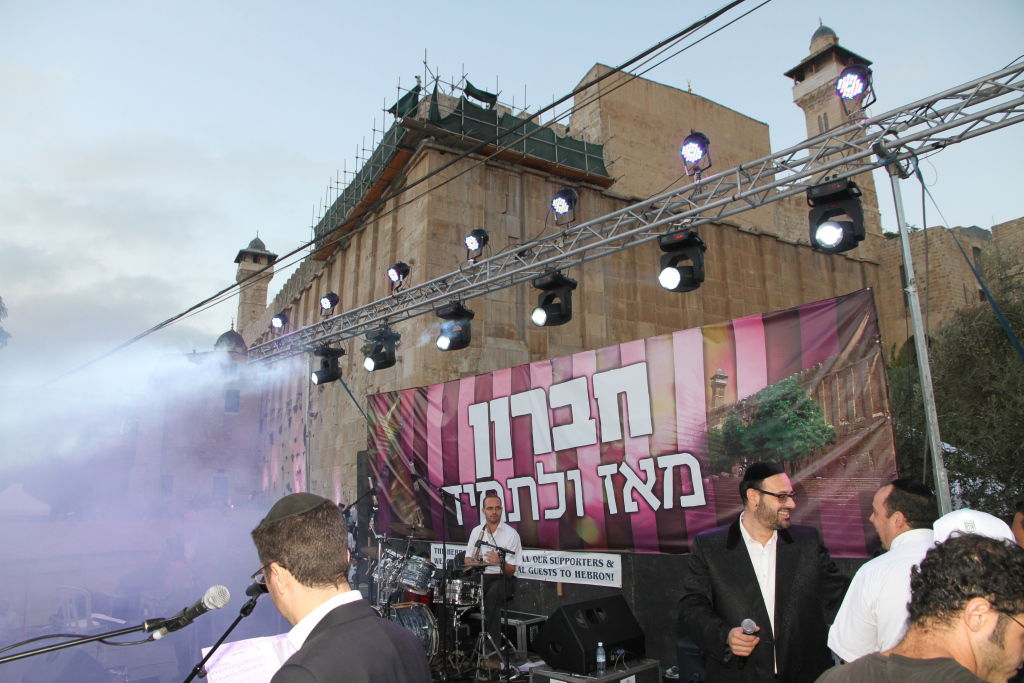 צפו: חגיגת ענק בחברון עם מרדכי בן דוד