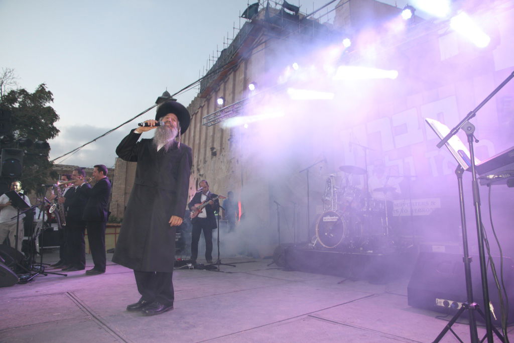 צפו: חגיגת ענק בחברון עם מרדכי בן דוד