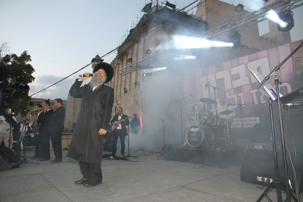 צפו: חגיגת ענק בחברון עם מרדכי בן דוד