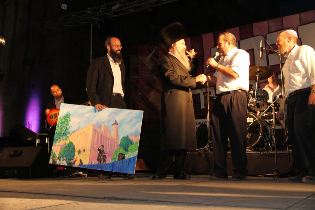 צפו: חגיגת ענק בחברון עם מרדכי בן דוד