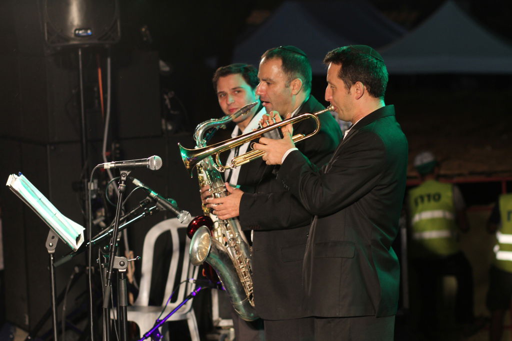 צפו: חגיגת ענק בחברון עם מרדכי בן דוד