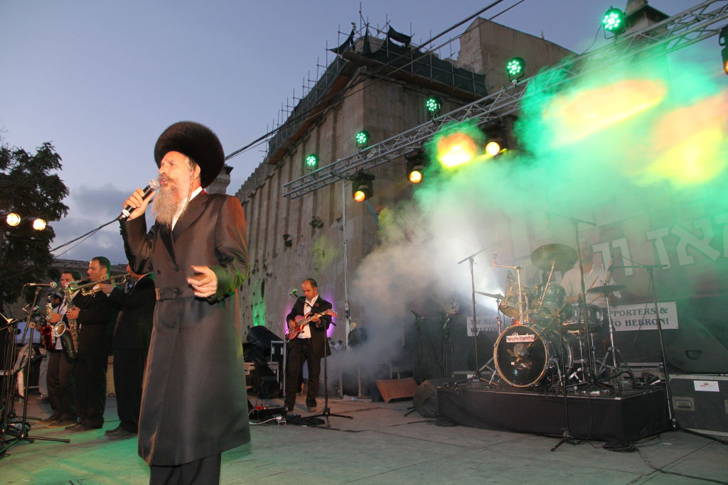 צפו: חגיגת ענק בחברון עם מרדכי בן דוד