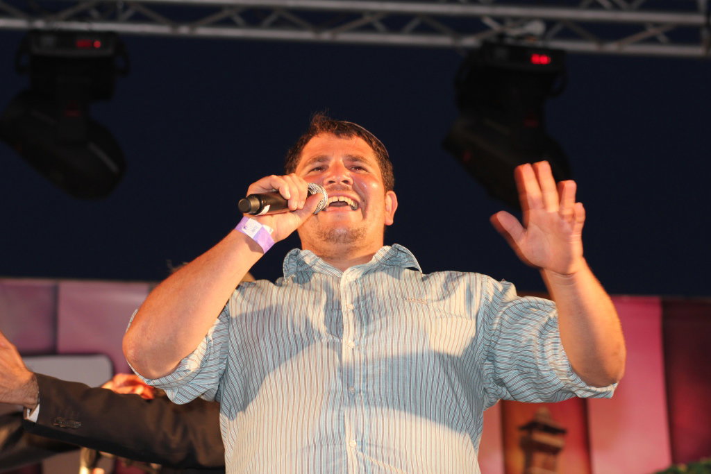 צפו: חגיגת ענק בחברון עם מרדכי בן דוד