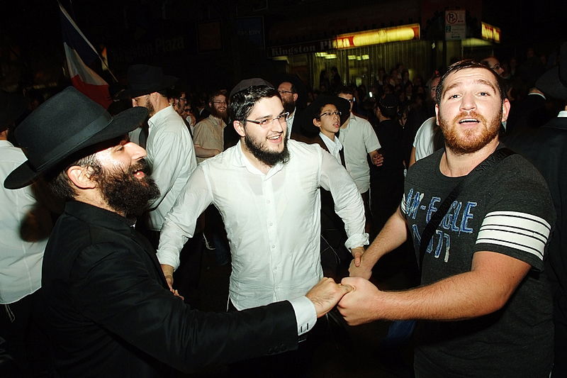 שמחת בית השואבה בניו-יורק: מראות שלא תראו בשום מקום אחר