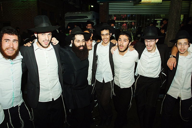 שמחת בית השואבה בניו-יורק: מראות שלא תראו בשום מקום אחר