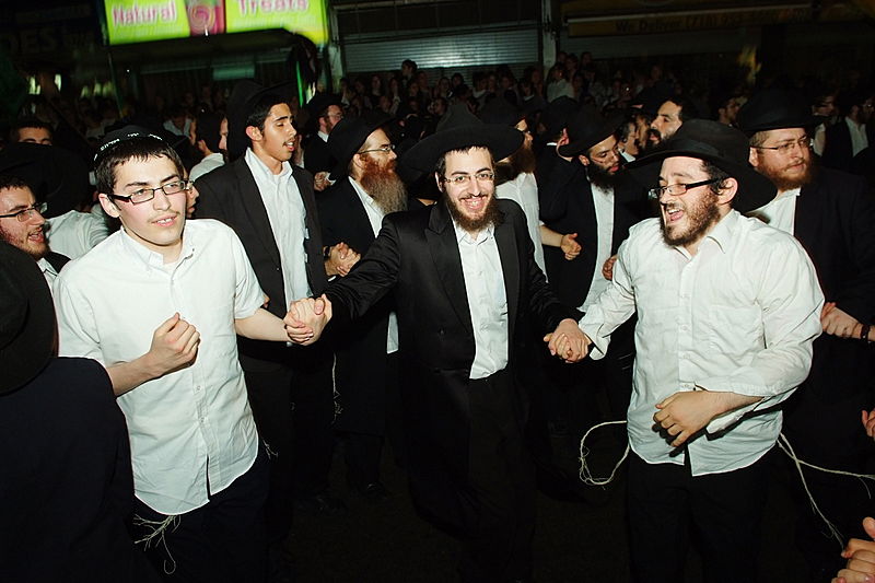 שמחת בית השואבה בניו-יורק: מראות שלא תראו בשום מקום אחר