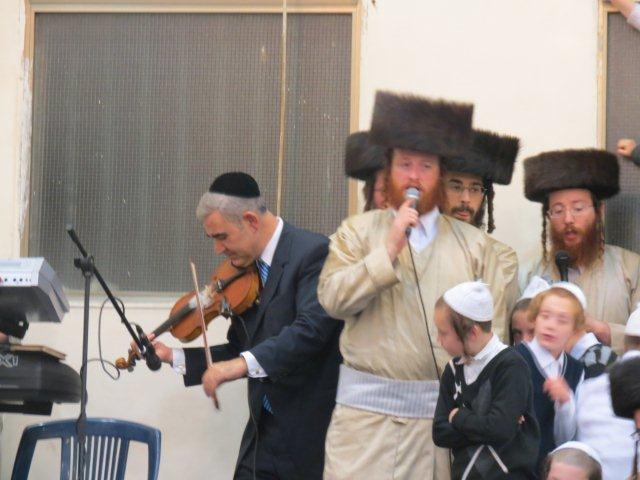 הפייטן הספרדי הקפיץ ב'תולדות אברהם יצחק'
