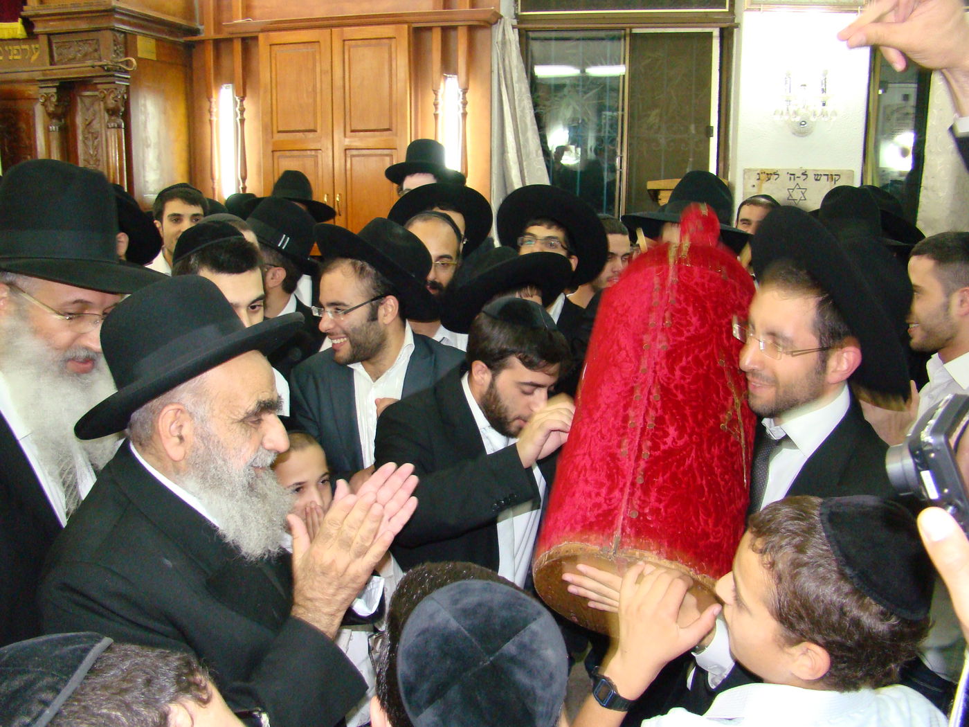 יאמרו נא בית אהרן: הקפות בירושלים