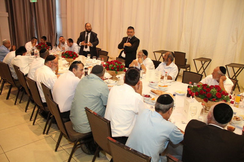 בצל המתח: השר ישי פגש את פעילי ש"ס במועצות האיזוריות