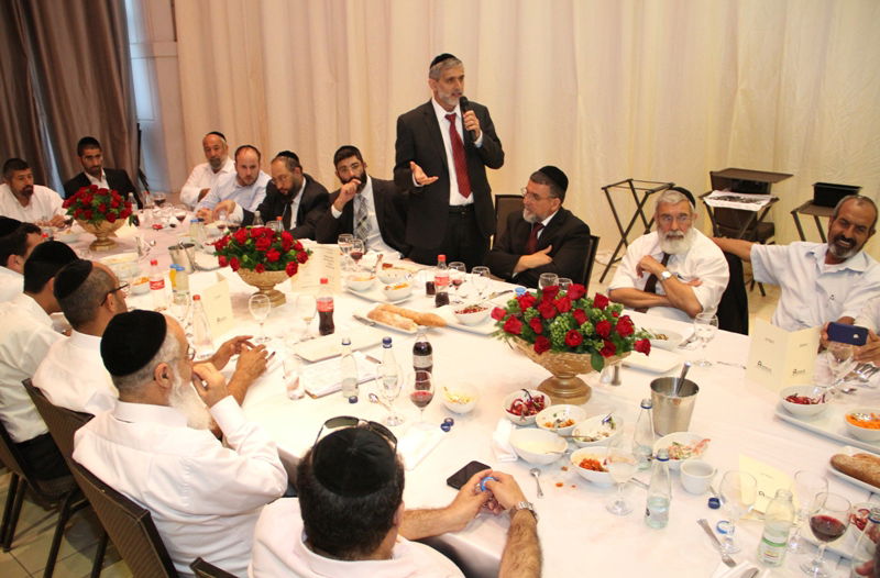 בצל המתח: השר ישי פגש את פעילי ש"ס במועצות האיזוריות