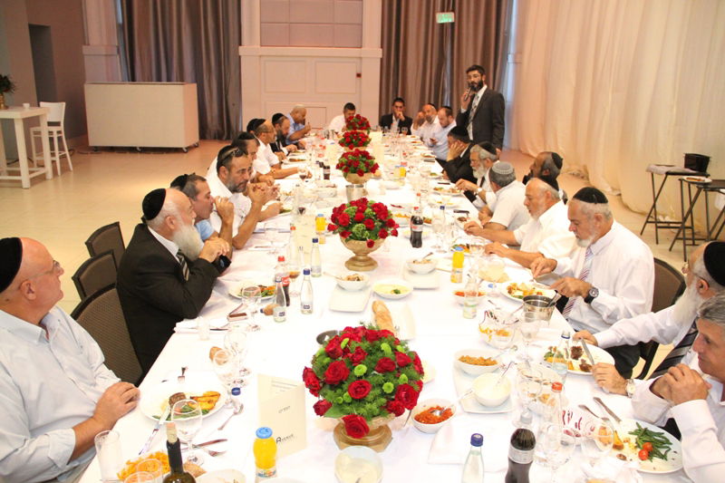 בצל המתח: השר ישי פגש את פעילי ש"ס במועצות האיזוריות