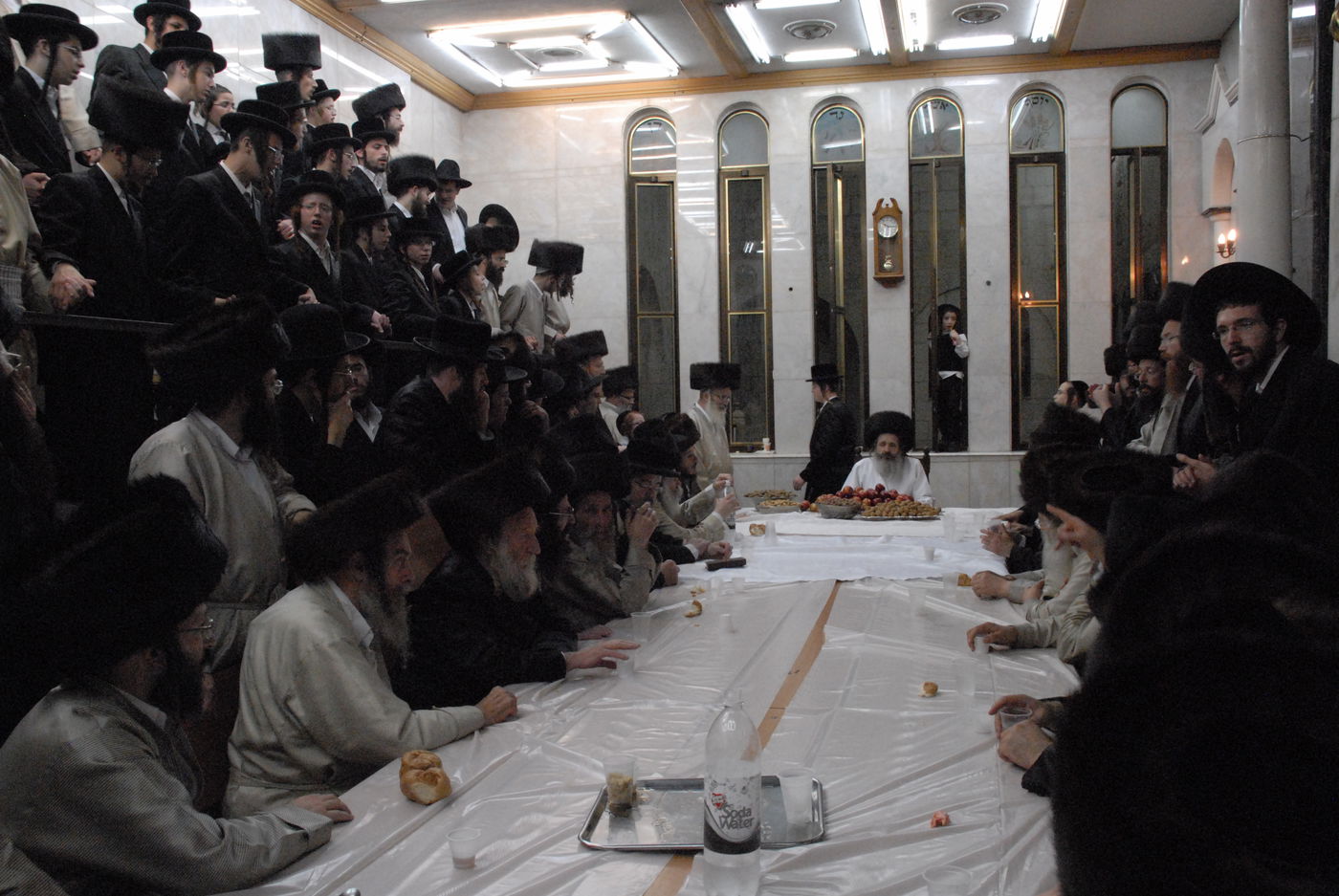 צפו בתיעוד: טיש תפוחים בשומרי אמונים