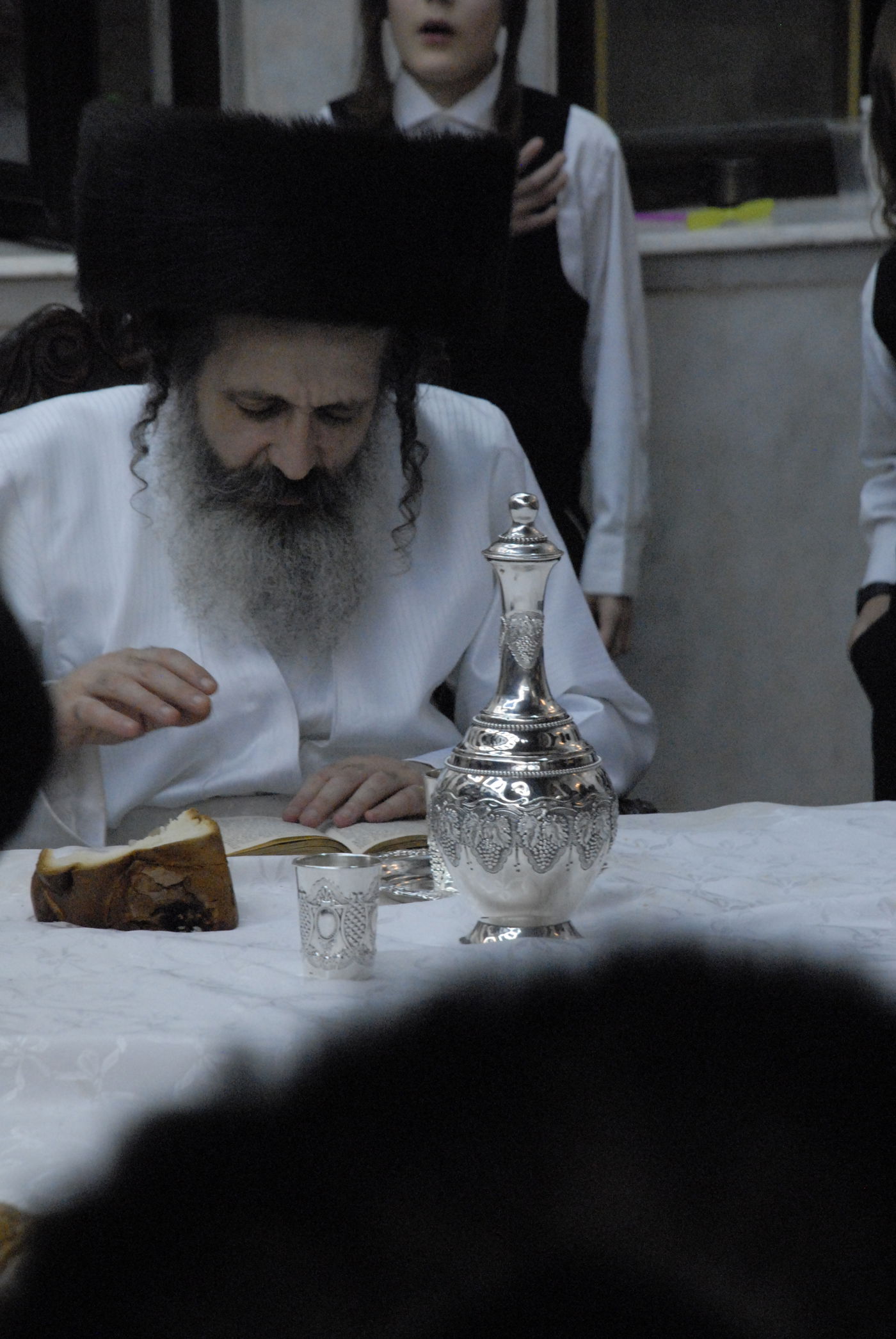 צפו בתיעוד: טיש תפוחים בשומרי אמונים