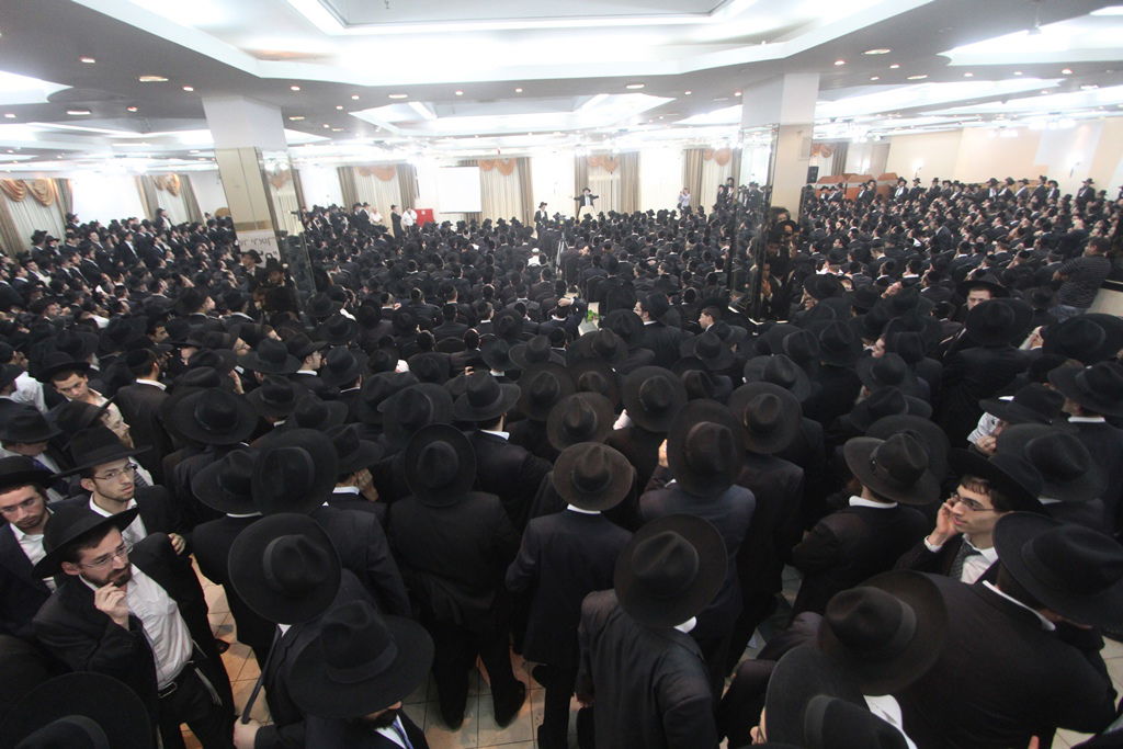 מפגן כוח: אלפי אברכים בעצרת של אנשי 'הפלס'