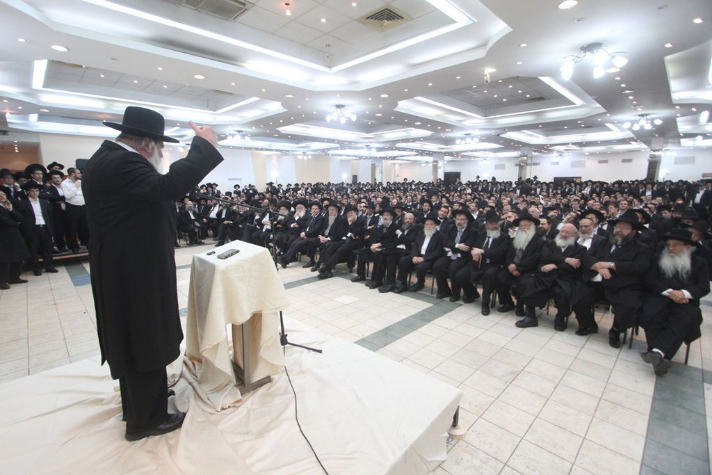 מפגן כוח: אלפי אברכים בעצרת של אנשי 'הפלס'