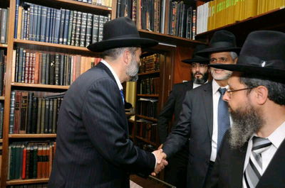 דרעי וישי לוחצים ידיים