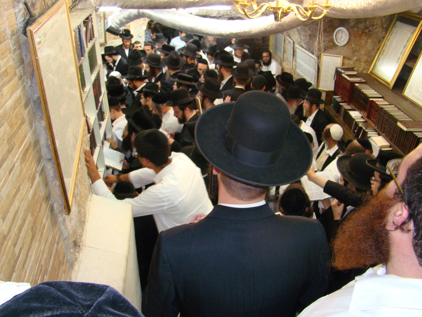 צפו בתמונות: הילולת שמעון הצדיק