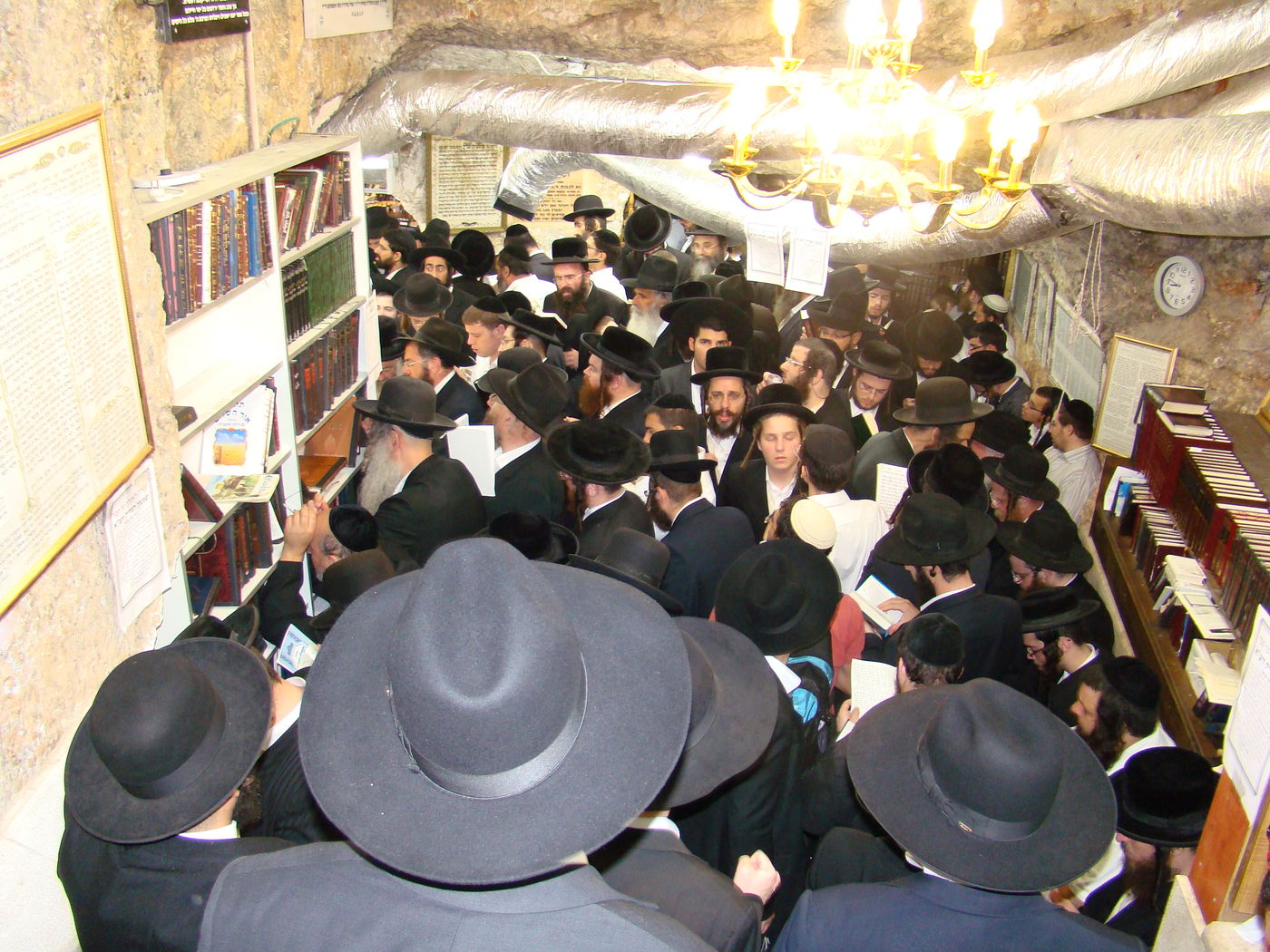 צפו בתמונות: הילולת שמעון הצדיק