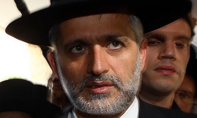 ישי. הורה לסלק צלמים מבית הרב