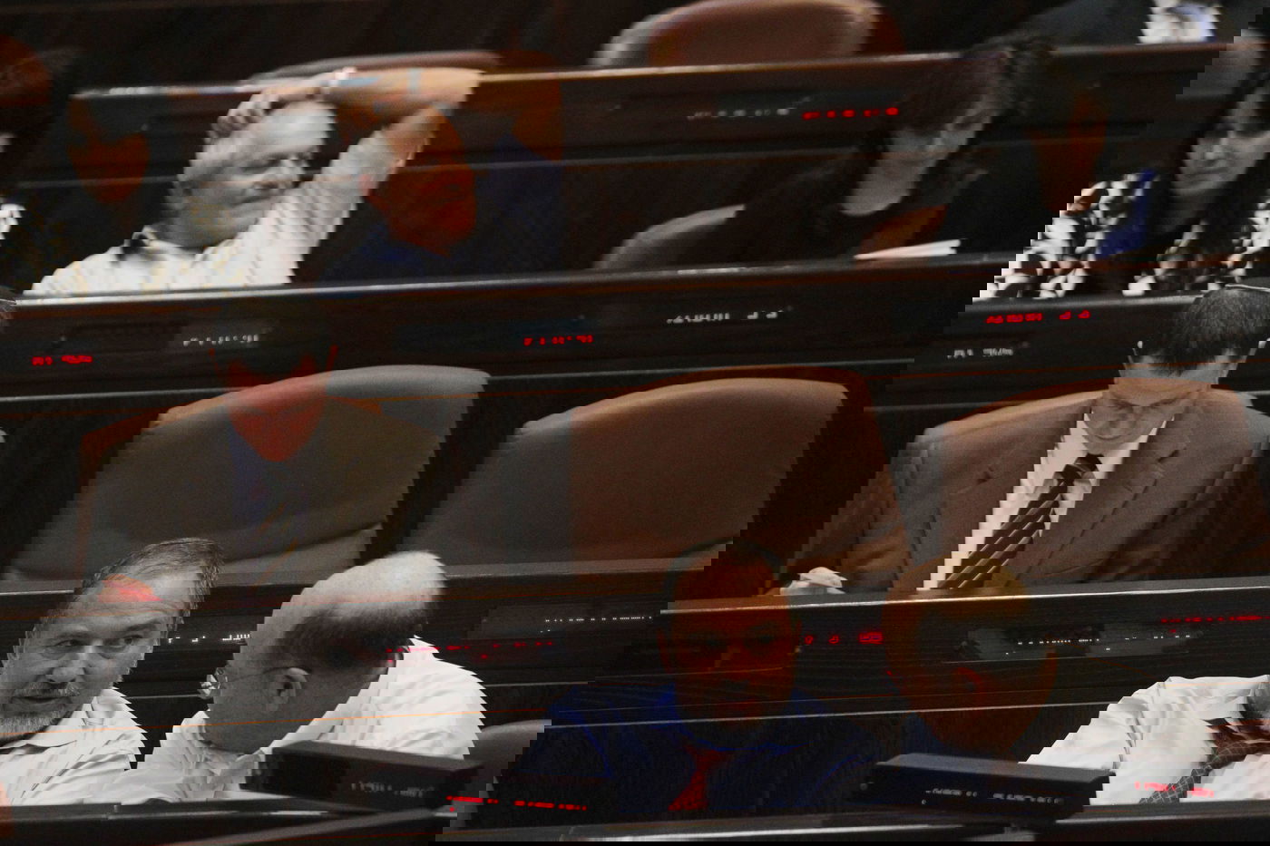 תיעוד: כך חברי הכנסת פזרו את עצמם