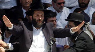 "שקט רבותי, תנו לרבי אליהו לדבר". דרעי