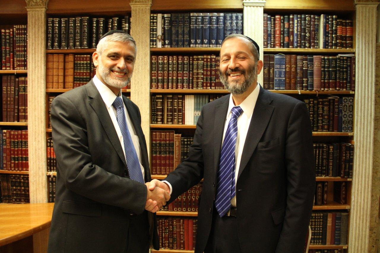 צפו: פגישת הפיוס בין אלי ישי ואריה דרעי