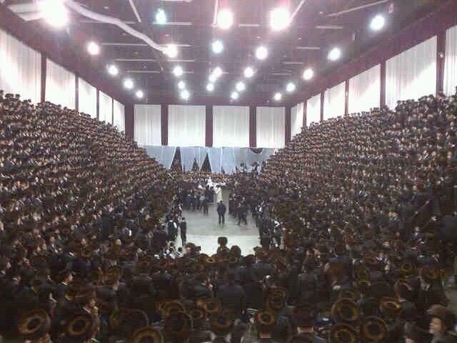 צפו: חתונת נכדו הראשון של האדמו"ר מסאטמר