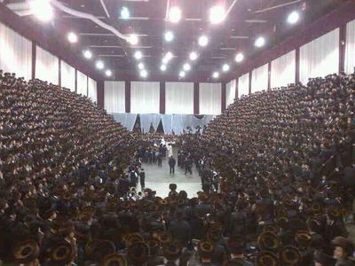 צפו: חתונת נכדו הראשון של האדמו"ר מסאטמר