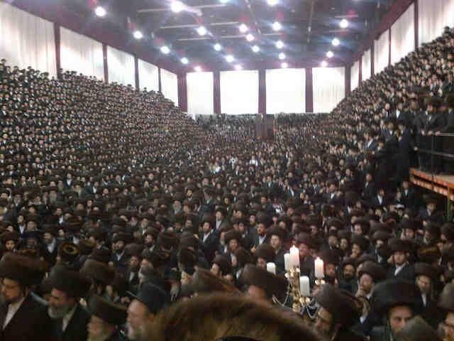 צפו: חתונת נכדו הראשון של האדמו"ר מסאטמר