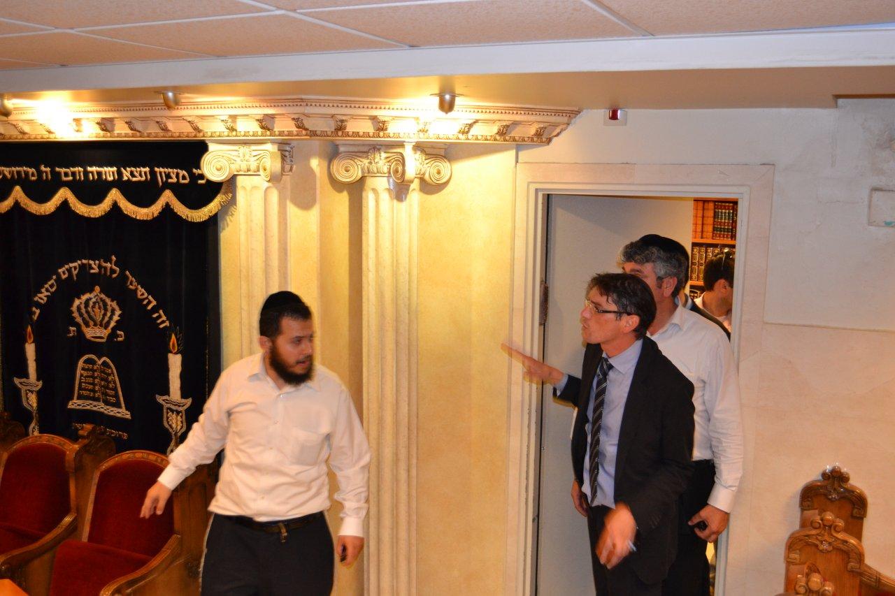מאחורי הקלעים: חגיגת תקשורת בבית הרב עובדיה יוסף