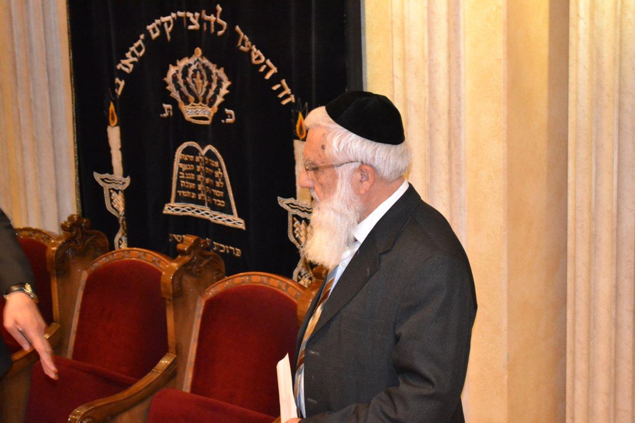 מאחורי הקלעים: חגיגת תקשורת בבית הרב עובדיה יוסף