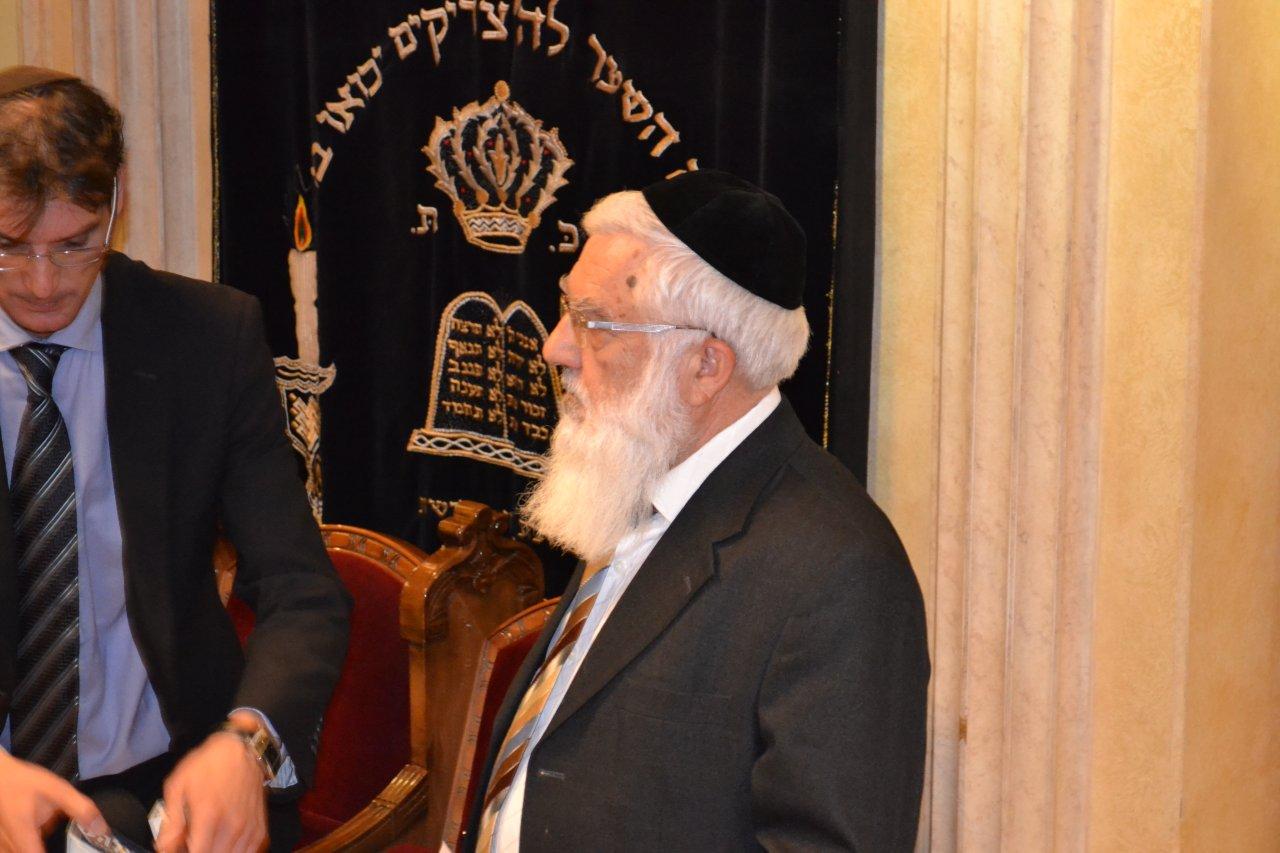 מאחורי הקלעים: חגיגת תקשורת בבית הרב עובדיה יוסף