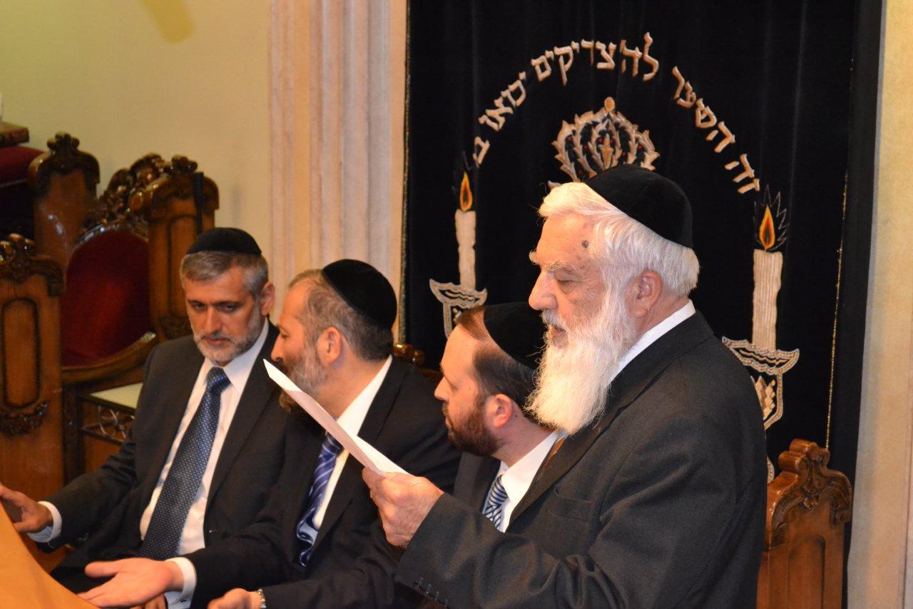 מאחורי הקלעים: חגיגת תקשורת בבית הרב עובדיה יוסף