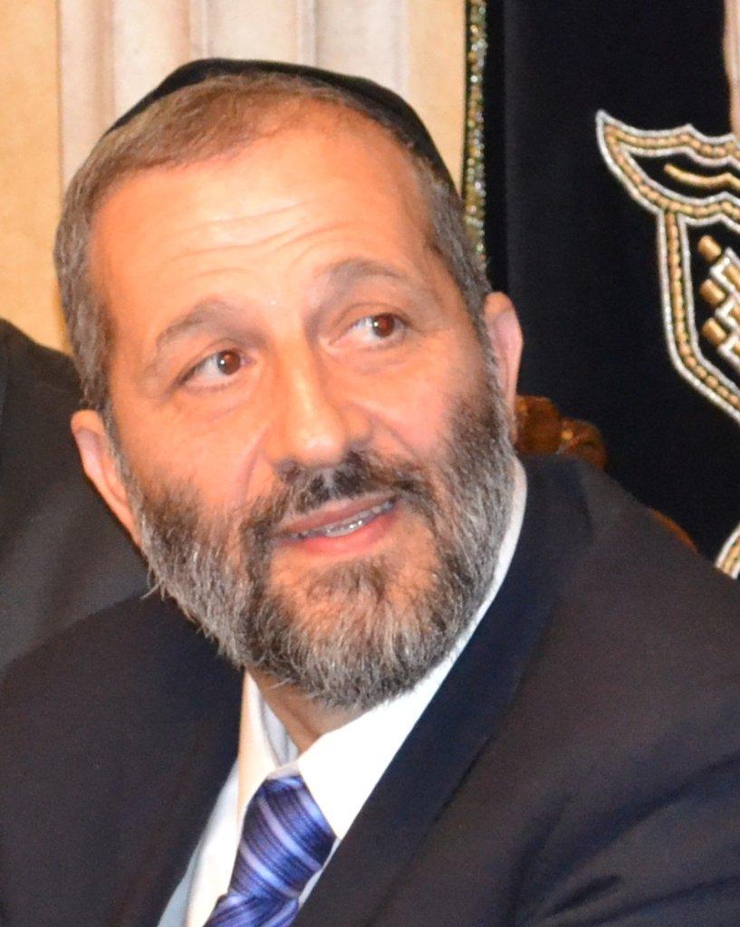 מאחורי הקלעים: חגיגת תקשורת בבית הרב עובדיה יוסף