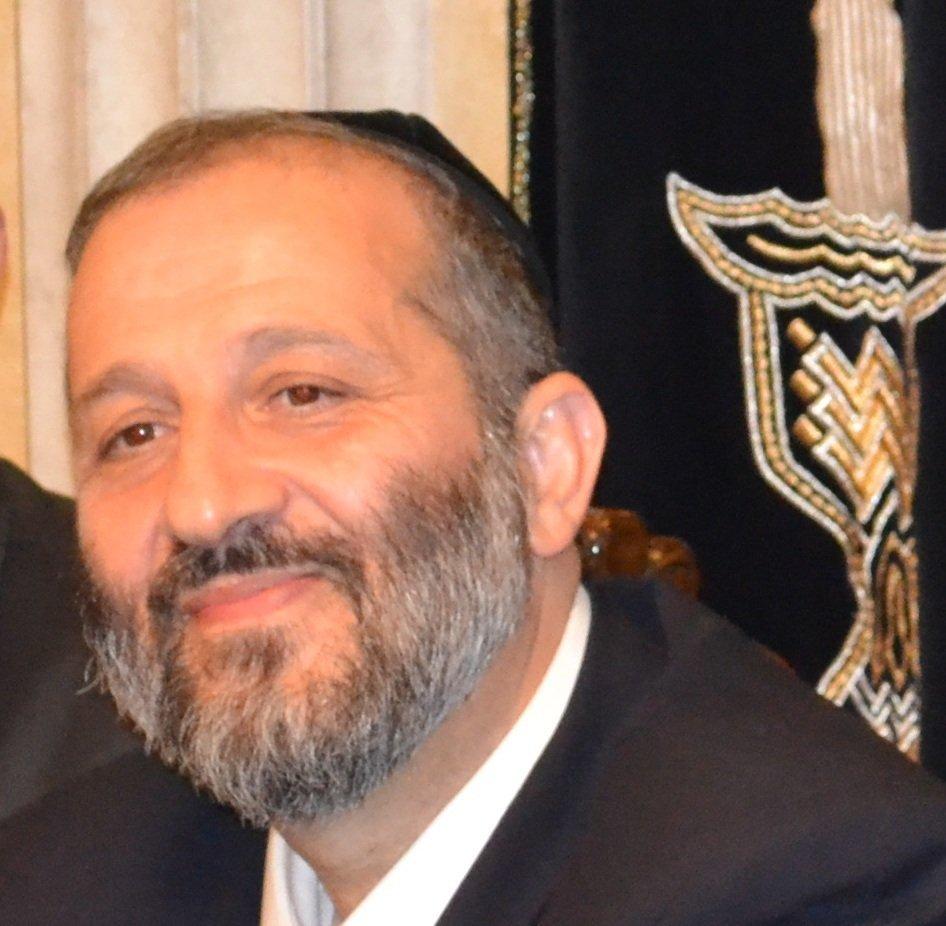 מאחורי הקלעים: חגיגת תקשורת בבית הרב עובדיה יוסף