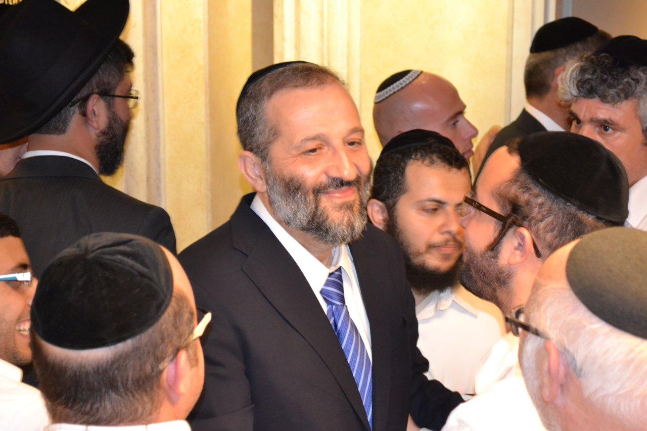 מאחורי הקלעים: חגיגת תקשורת בבית הרב עובדיה יוסף