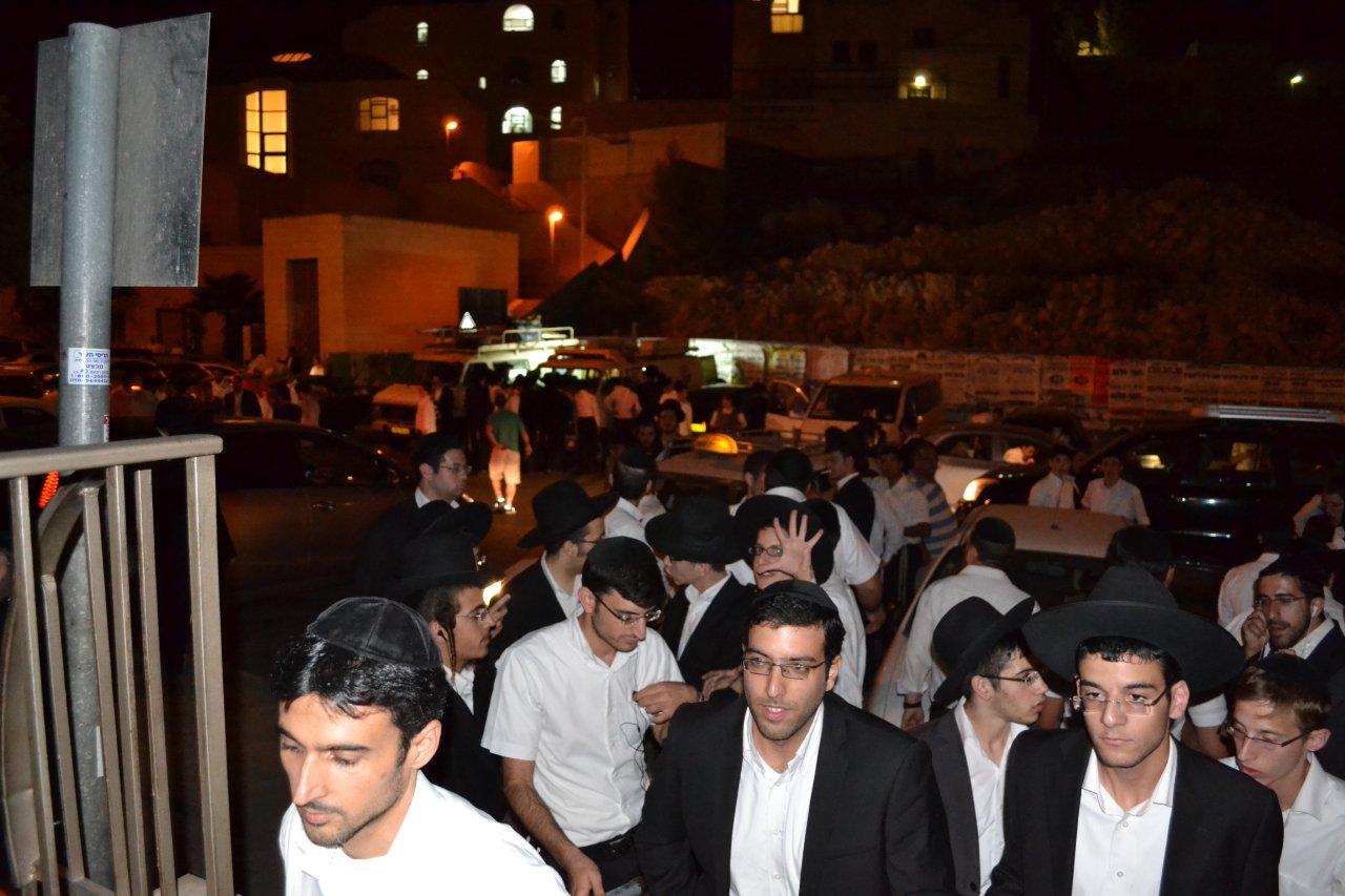 מאחורי הקלעים: חגיגת תקשורת בבית הרב עובדיה יוסף