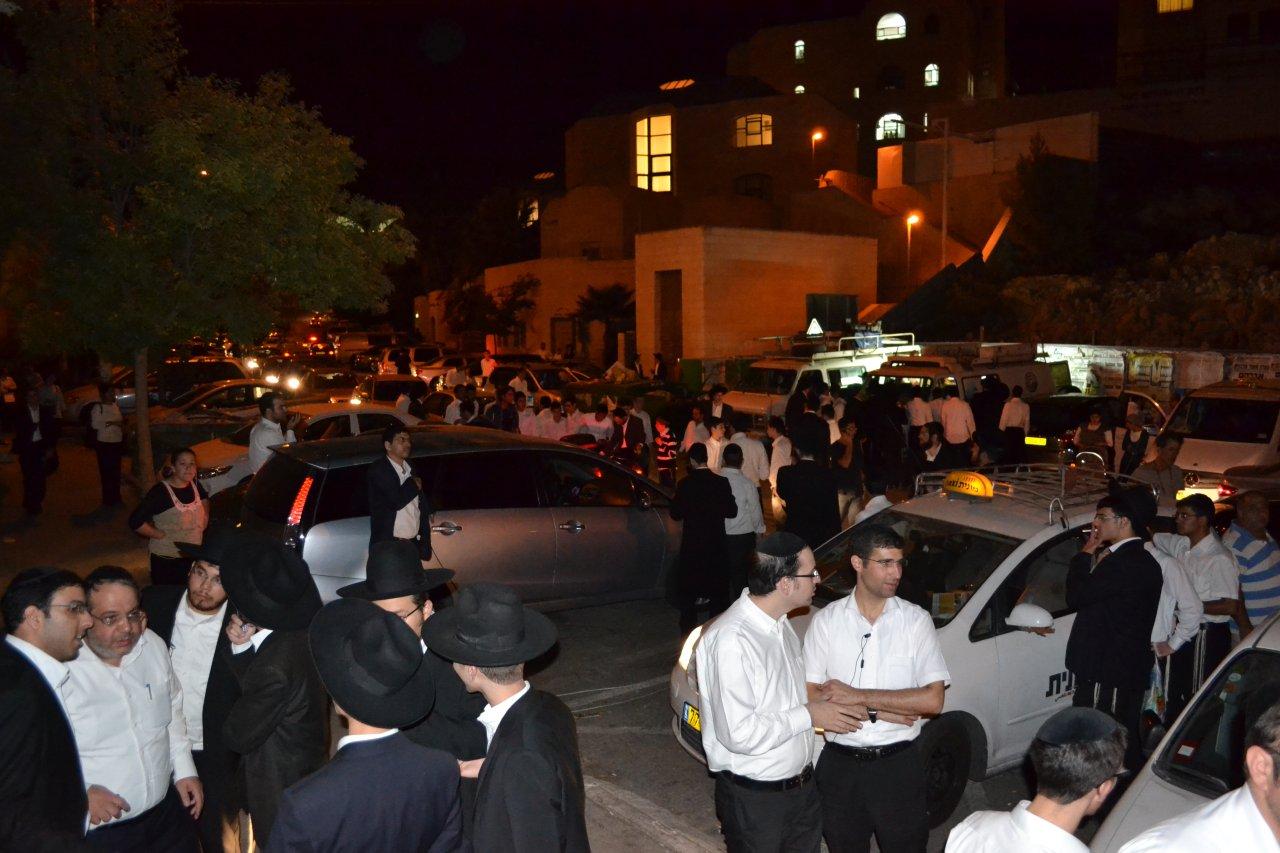 מאחורי הקלעים: חגיגת תקשורת בבית הרב עובדיה יוסף