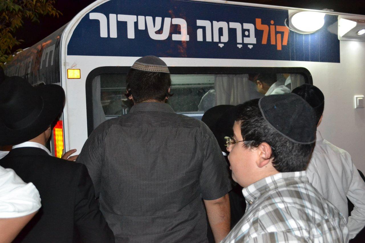 ניידת השידור של רדיו קול ברמה