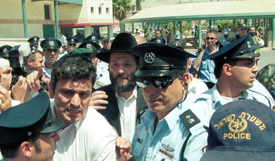 אריה דרעי נכנס לכלא