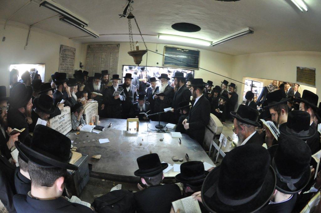 גלריה: ‏‏האדמו"ר מסערט ויזניץ עלה לקבר אביו