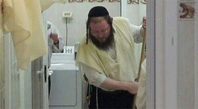 לא יאומן, הרבנים מנקים בעצמם