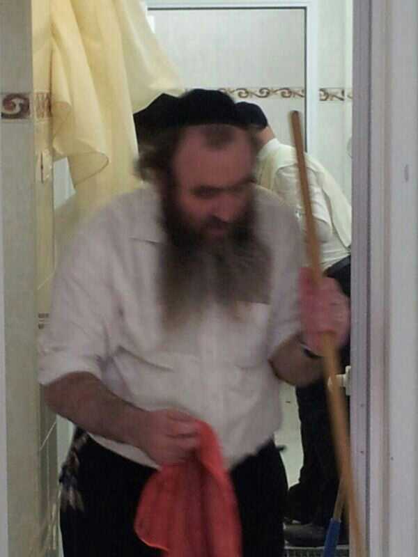 עיר חרדית? רבני אלעד הפכו לפועלי ניקיון במקווה