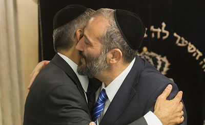 החיבוק, הסכם שלום או הסכם גירושין?