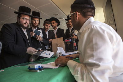 חרדים נרשמים לשירות האזרחי