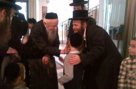 הפרידה מהנכדים. צילום בלעדי: כיכר השבת