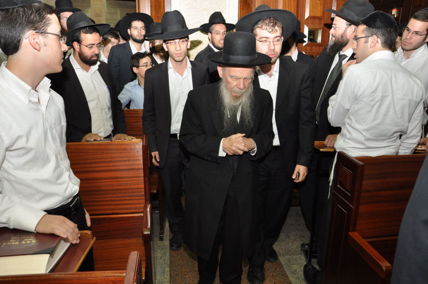 תיעוד: אלפים בהספד המרכזי על ראש ישיבת מיר זצ"ל