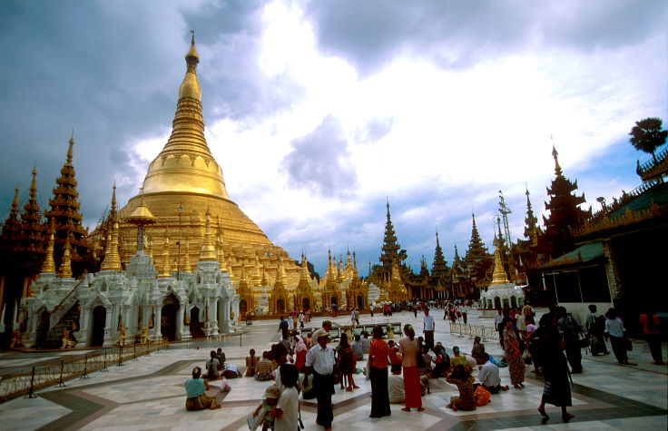 פגודה מרהיבה ביאנגון