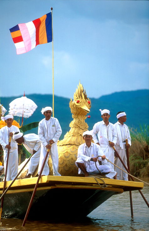 פסלים בתעלה הבריטית  המלאכותית