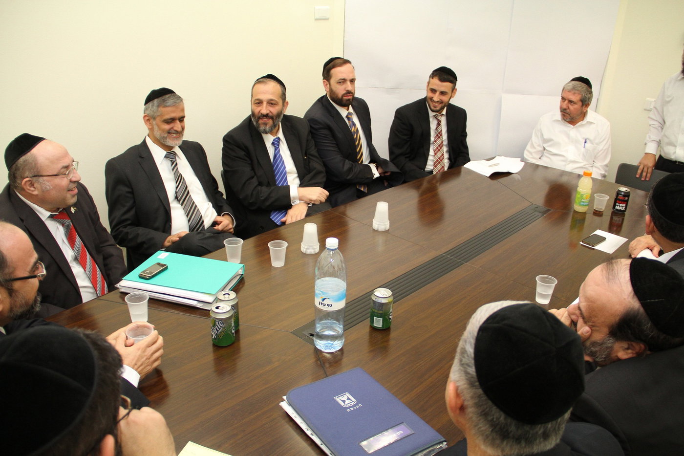 סיעת ש"ס התכנסה, דרעי בראש